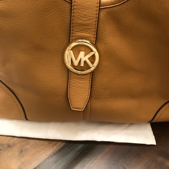 Michael Kors soft leather camel color handbag - Picture 3 of 9